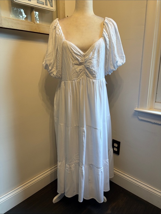 ARULA Dresses & Skirts - Arula Tiered Puff Sleeve Midi Dress White NWT
